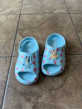 Kids bluey sandals